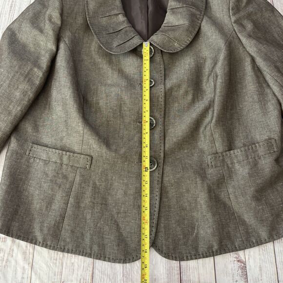 Tahari Arthur S Levine Women's Blazer 4 Button, Wide Scalloped Lapels Size 20W, - Picture 4 of 10